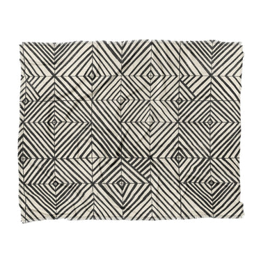 Ludwig Black & Ivory in King (104" x 88") Size