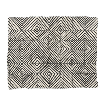 Ludwig Black & Ivory in King (104" x 88") Size