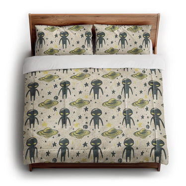 Space Aliens in King (104" x 88") Size