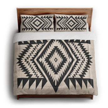 Reyno Black & Ivory in King (104" x 88") Size