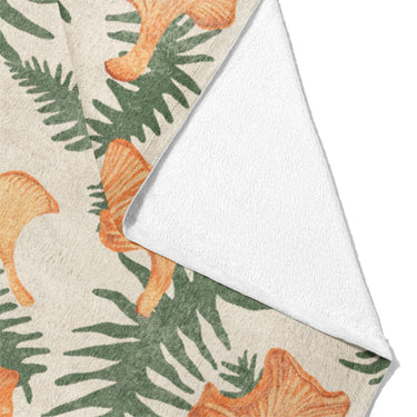 Chantrelles Mockup Fleece Fold