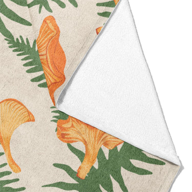 Chantrelles Mockup Fleece Fold