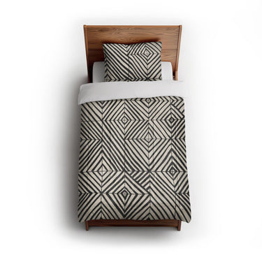 Ludwig Black & Ivory in Twin (68" x 88") Size